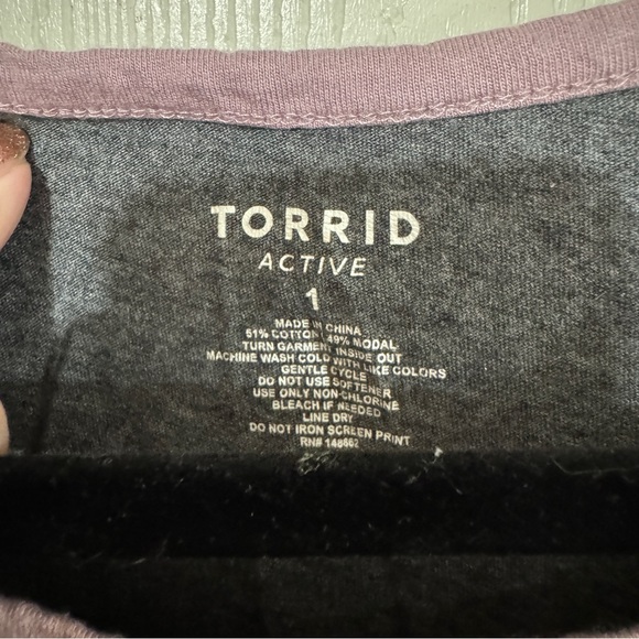 Torrid Active Graphic Tee – Size 1 - Picture 2 of 3